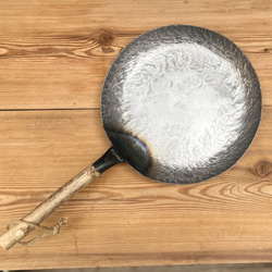 鉄なのに軽い!手作り一点物の深めなフライパン。（取手脱着可