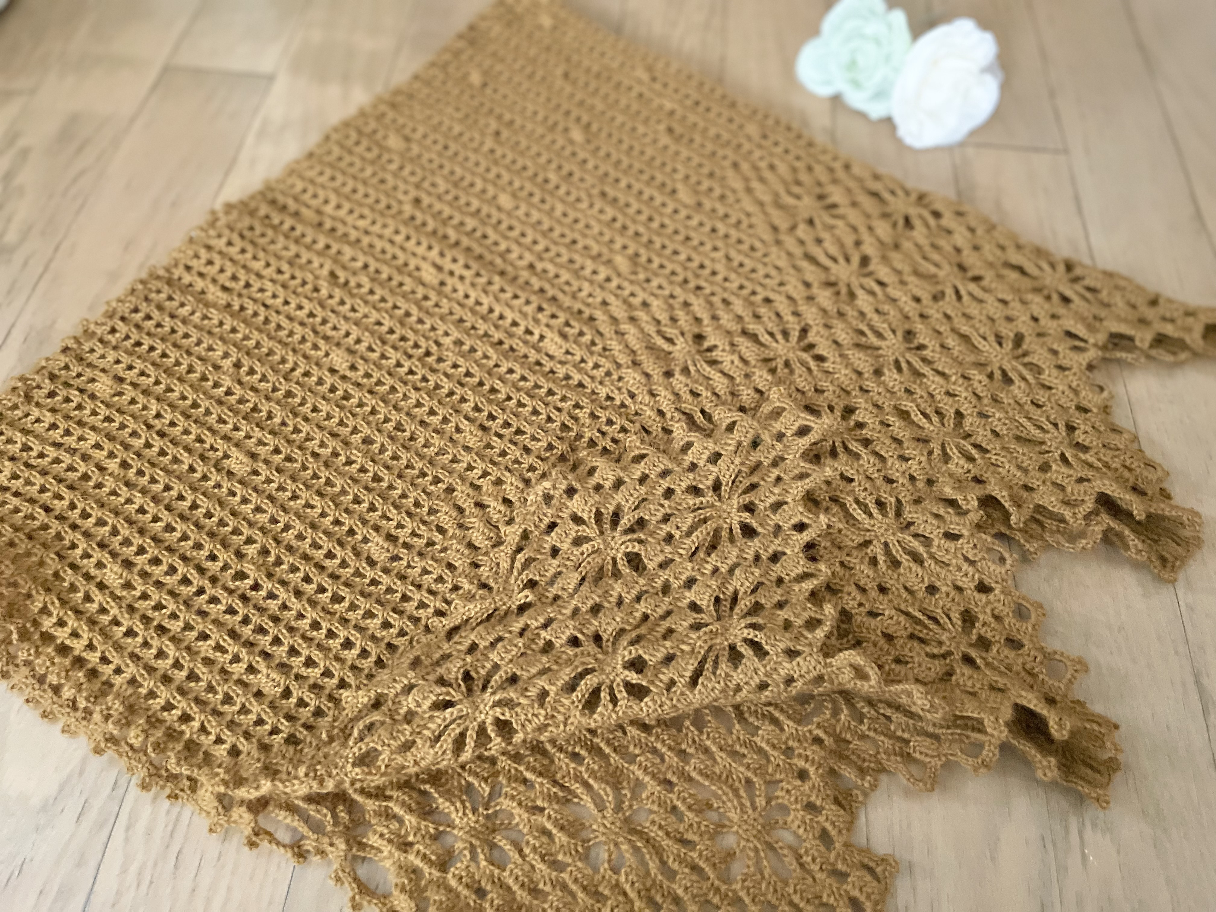 ＊送料無料＊花模様ウールショール〜ひざ掛けやマフラーにも