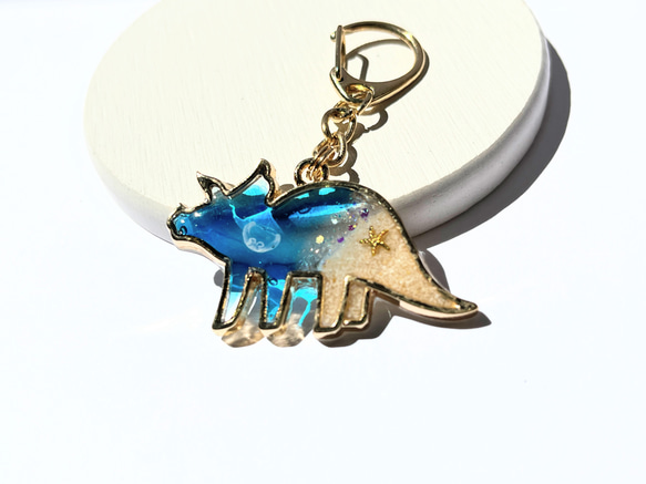 ケイトスペード バッグチャーム トリケラトプス 恐竜 キーホルダー 新品保管 ケイトスペード バッグチャーム トリケラトプス 恐竜 キーホルダー