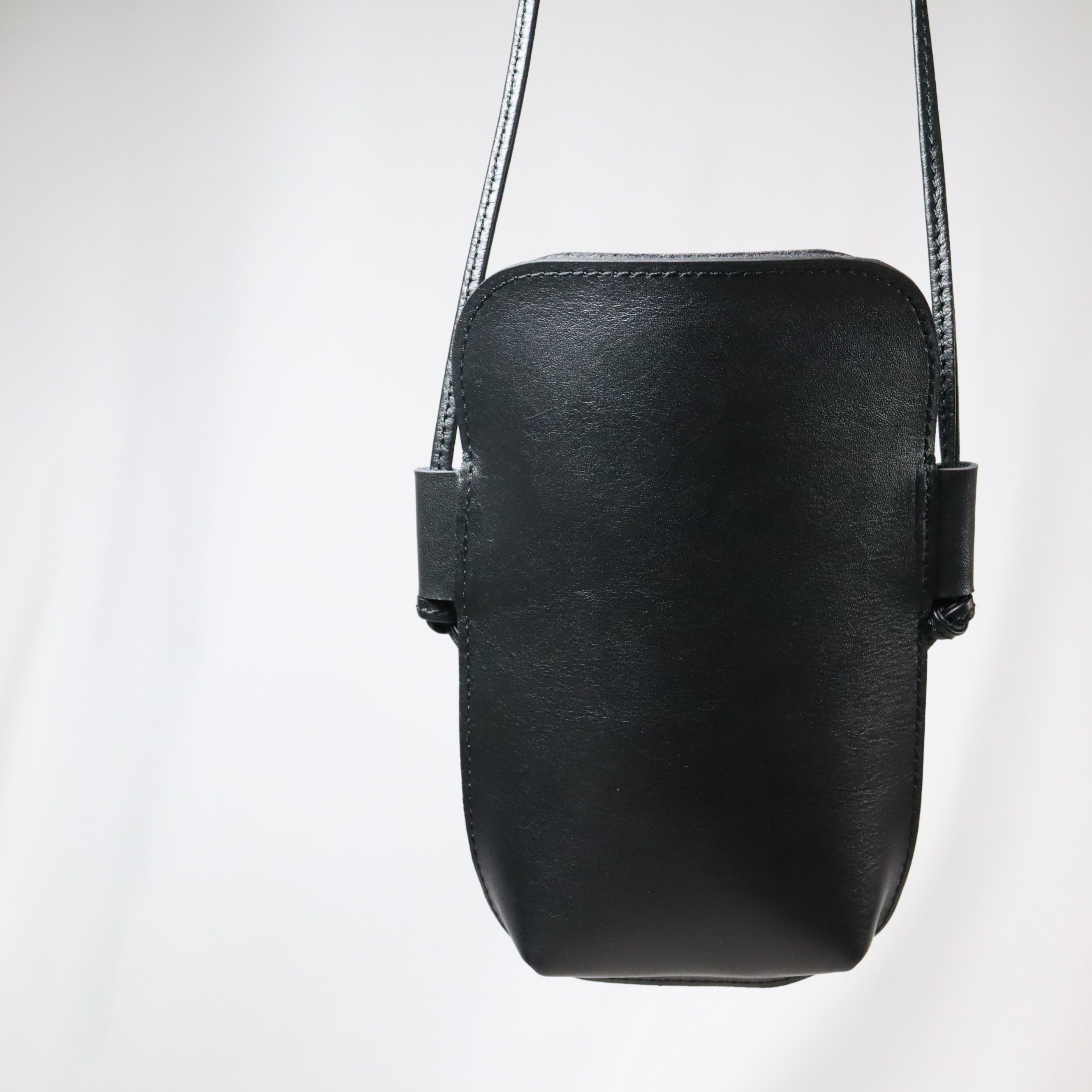 スマホショルダー 本革 トランク 【美品】ブラック