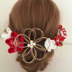 袴 髪飾り つまみ細工 卒業式 着物 和装 振袖 結婚式  ♡赤×白×ゴールド 1枚目の画像