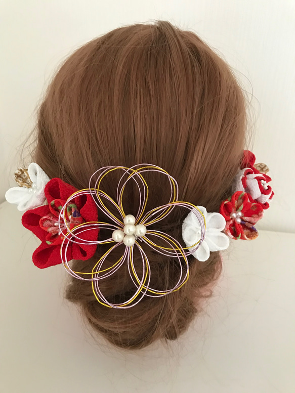 袴 髪飾り つまみ細工 卒業式 着物 和装 振袖 結婚式  ♡赤×白×ゴールド 1枚目の画像