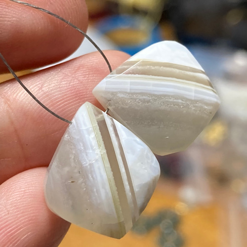 XS23-15 天然 大粒 バンデッドオパール リーフシェイプ ルース