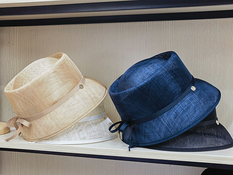 春と夏のエレガントな凹型トップリネン素材弓の装飾女性レトロな日は、フィッシャーマン帽子盆地キャップ麦わら帽子について単純