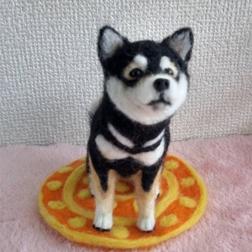 羊毛フェルト 黒柴ちゃんお座り 柴犬 羊毛フェルト はなちよ 通販