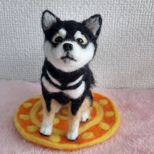 羊毛フェルト 黒柴ちゃんお座り 柴犬 羊毛フェルト はなちよ 通販