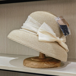 春と夏のランプシェードの帽子女性レトロなエレガントなコガネ糸弓結びビーチファッション麦わら帽子の日を取るセクション。 7枚目の画像