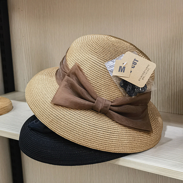 春と夏のランプシェードの帽子女性レトロなエレガントなコガネ糸弓結びビーチファッション麦わら帽子の日を取るセクション。