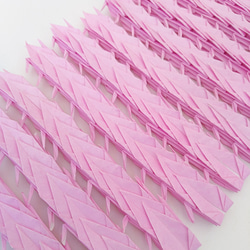 折り鶴（首あり）ピンク 100羽 （5×5cmの折り紙使用） 2枚目の画像