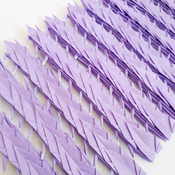 折り鶴（首あり）藤色100羽 （5×5cmの折り紙使用） 2枚目の画像
