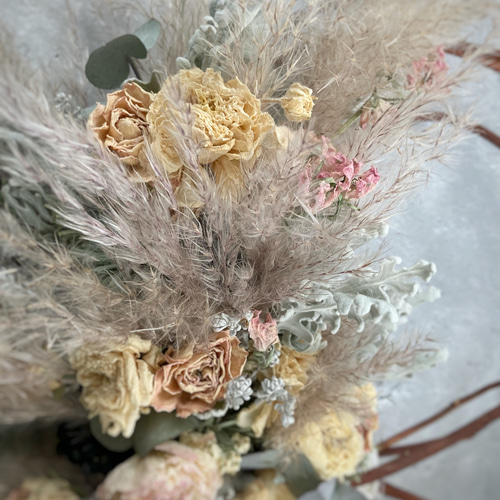 ニュアンスカラーのふんわり優しいハーフリース:ドライフラワーリース  