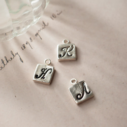 silver　アルファベットのネックレス　Alphabet 2枚目の画像