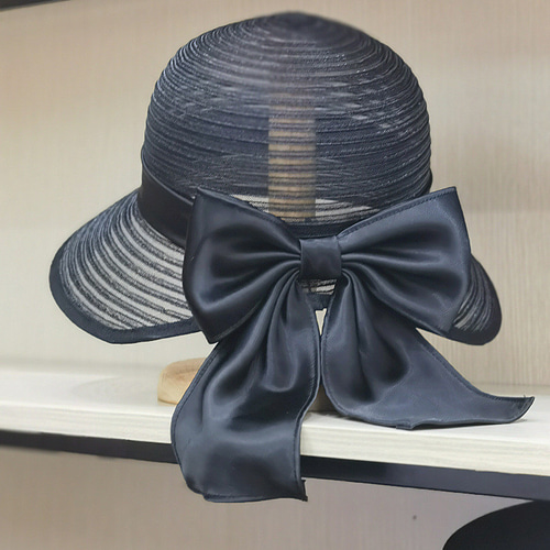 草帽子は夏には日よけ帽子をたたんで、女性鉢帽子の漁師帽に遊ぶことができます 草帽子は夏には日よけ帽子をたたんで、女性鉢