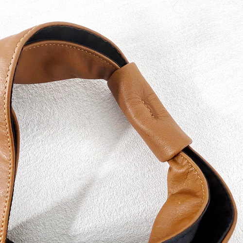 シルエットが美しい大人の牛革あずま袋 A4収納可能 裏地付き