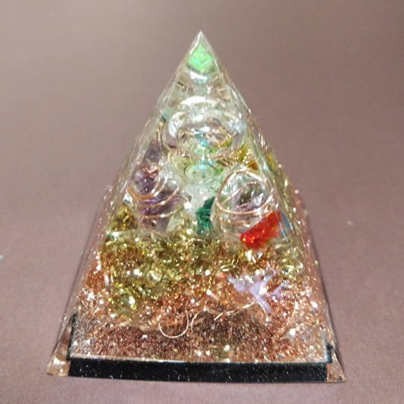 アメジストのミニピラミッドのオルゴナイト：一点もの 3枚目の画像