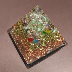 アメジストのミニピラミッドのオルゴナイト：一点もの 2枚目の画像