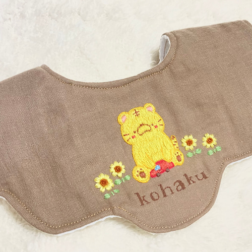 手刺繍が、ふっくら可愛い オーダーメイド 刺繍スタイ ♡ スタイ