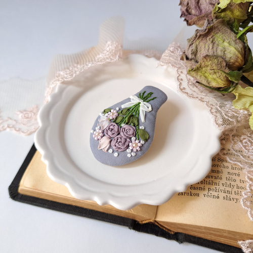 スワッグ刺繍 ブローチ リボン刺繍 ビーズ刺繍 ブローチ