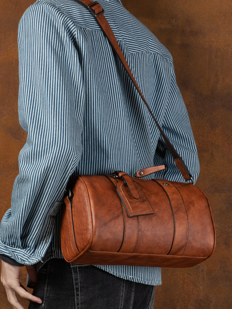 復古手拭色本革メッセンジャーバッグ 植物タンニン鞣し牛革ショルダーバッグ