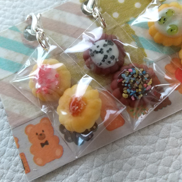 ミニチュア☆袋詰チャーム#762　4個 丸クッキー(デコレーション付) 2枚目の画像