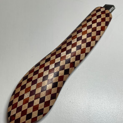 ギター材で作った木製スリムカッターナイフ～ダイヤ～メイプル×パドック×パープルハート 2枚目の画像