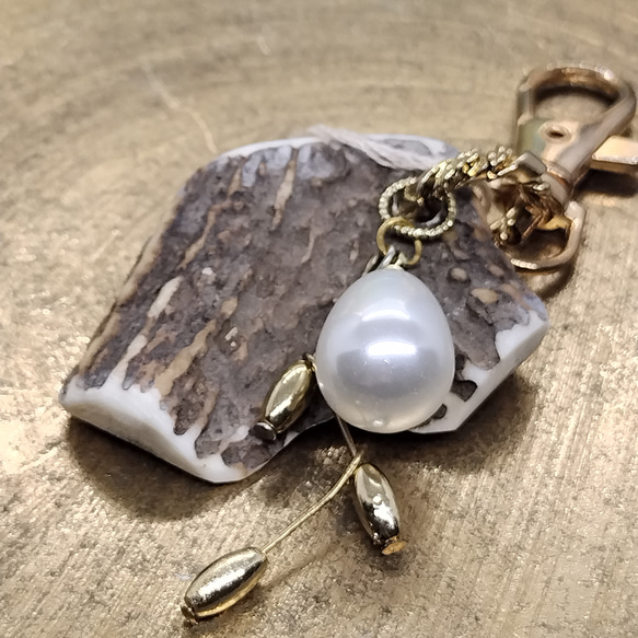 鹿の角 ストラップ 淡水パールを添えて 護身符、商売繁盛、水難除け