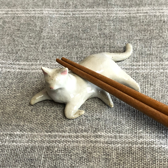 猫の箸置き三態（白）　猫グッズ　猫雑貨　白猫 3枚目の画像