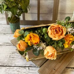 黄色のバラのbookフラワーアレンジメント　母の日　インテリア　プレゼント　記念日　ギフト　バラのアレンジメン 2枚目の画像