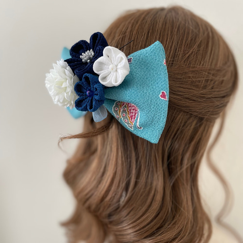 つまみ細工リボン髪飾り　七五三　成人式　浴衣　結婚式 つまみ細工の髪飾り【水色リボンと青系のお花】成人式 振袖 卒業式 袴