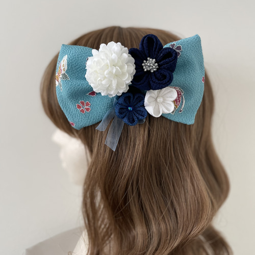 つまみ細工リボン髪飾り　七五三　成人式　浴衣　結婚式 つまみ細工の髪飾り【水色リボンと青系のお花】成人式 振袖 卒業式 袴
