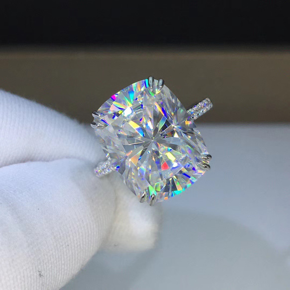 newデザイン】豪華仕様 モアサナイト ダイヤ リング K18WG 指輪  