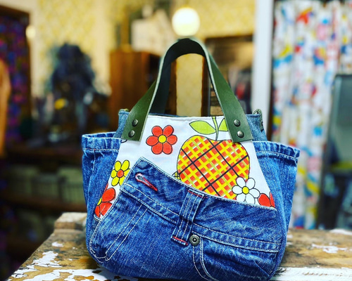トートバッグ　ハンドメイド　デニムリメイク　ブラック　レッド　シルバーW トートバッグ ハンドメイド デニムリメイク ブラック シルバー W
