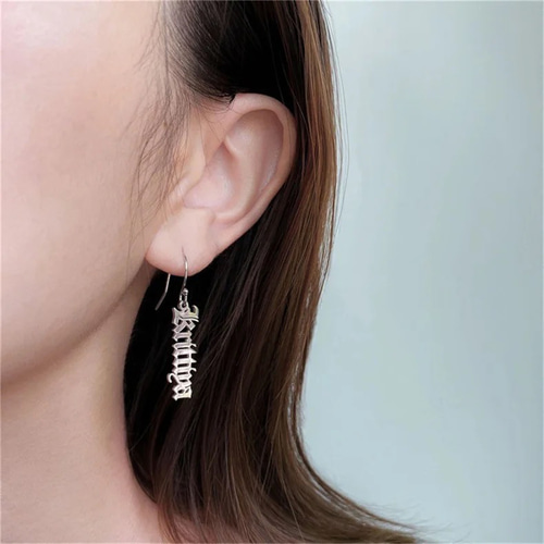名前やイニシャルでつくるオーダーピアス♡名入れ♡カスタム