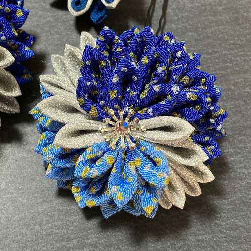 髪飾り　成人式　振袖　結婚式　卒業式　つまみ細工　青　4012 蒼銀華（S027）｜つまみ細工 髪飾り 青 金銀彩 成人式 卒業式 結婚式