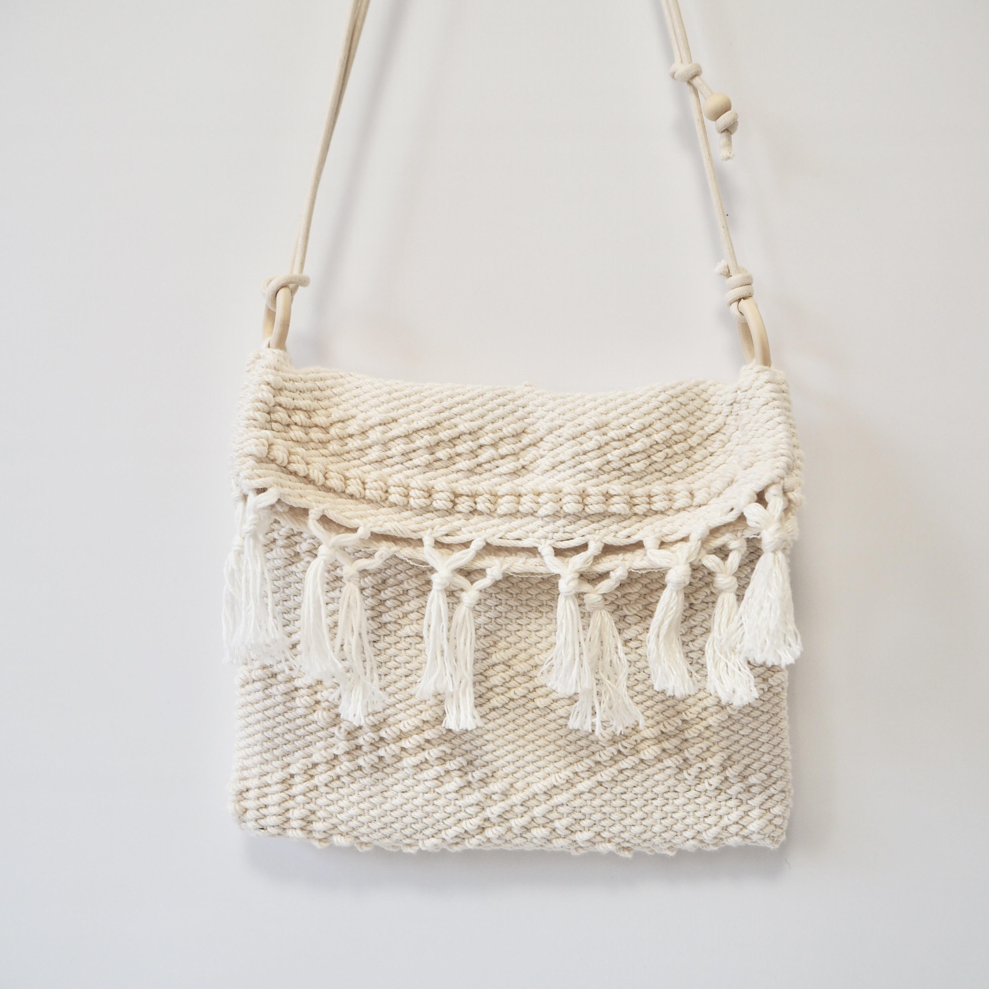 手織り生地から作ったポコポコ模様のショルダーバッグ（ホワイト）