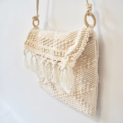 手織り生地から作ったポコポコ模様のショルダーバッグ（ホワイト） 2枚目の画像