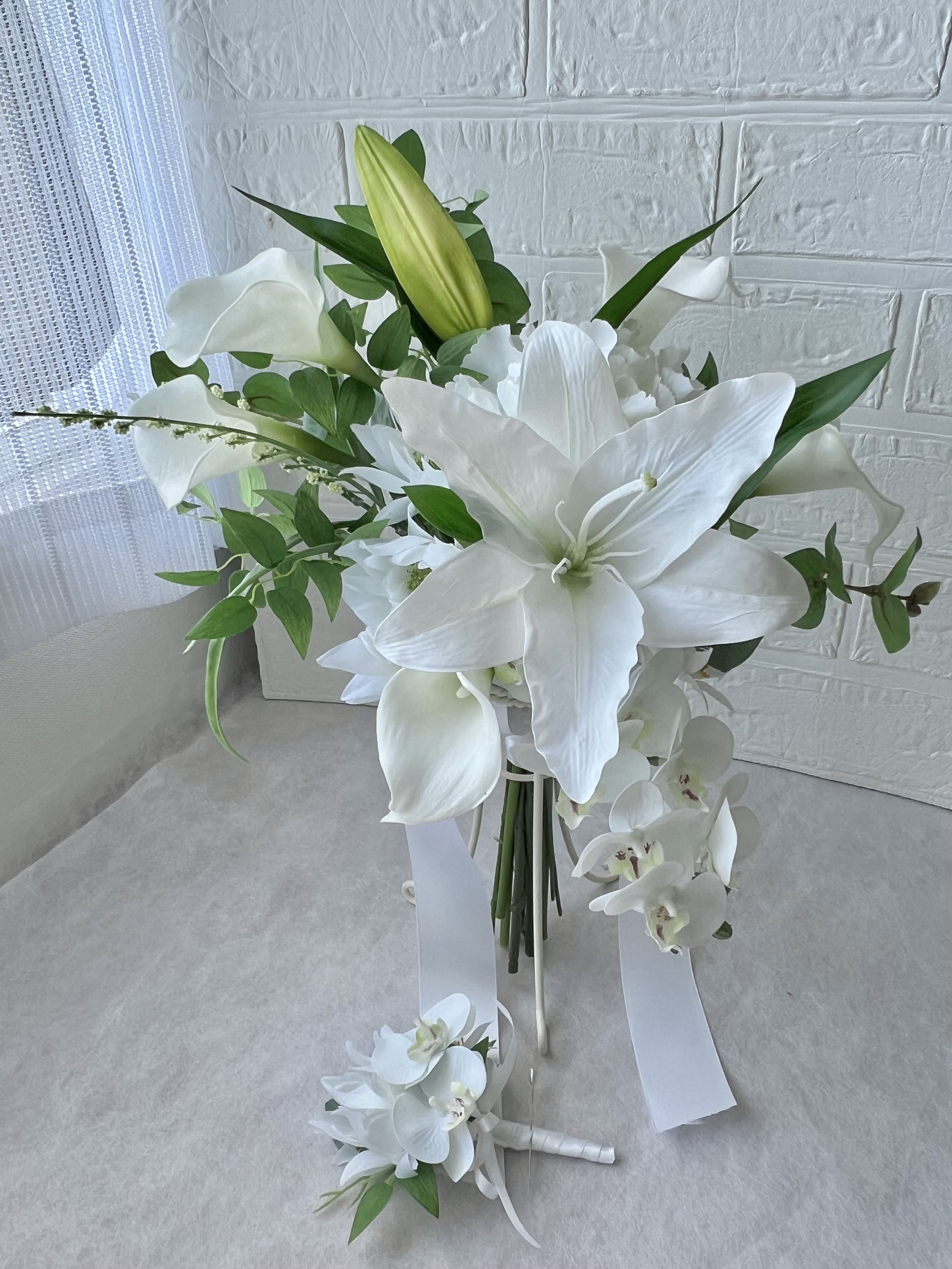 カサブランカリリーのウェディングブーケ　アーティフィシャルフラワー　ユリ　前撮り