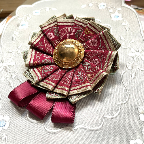 オリエンタル刺繍リボンとゴールドボタンのロゼット ✩.*˚ ブローチ