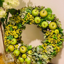 【送料無料】グリーンアップルベリーリース(春夏紫陽花リース、直径約30cm、ギフトボックス付き、アーティフィシャル) 1枚目の画像