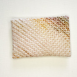 正絹　絞りのカードケース　ビーズ刺繍　着物リメイク　ベージュ　椿 4枚目の画像