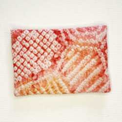 正絹　絞りのカードケース　ビーズ刺繍　着物リメイク　朱色　椿 4枚目の画像