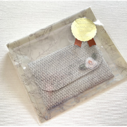 正絹　絞りのカードケース　ビーズ刺繍　着物リメイク　黒　椿 5枚目の画像