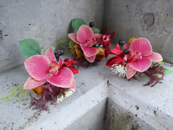 おしゃれ花嫁に人気のミニプロテアや胡蝶蘭を束ねたブーケ♡ ウェディングブーケ アーティフィシャルフラワー ドライフラ 8枚目の画像