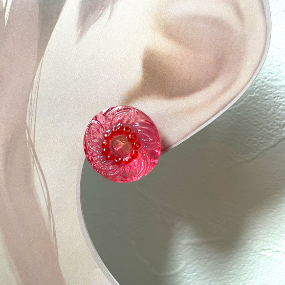 クリアなお花ボタンとお花の切込みボタンのヴィンテージボタンのピアス 12枚目の画像