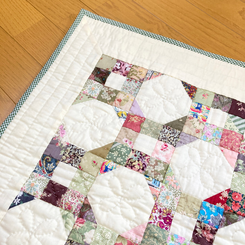 パッチワークタペストリー ハンドメイド キルトパッチワーク 四角つなぎタペストリー
