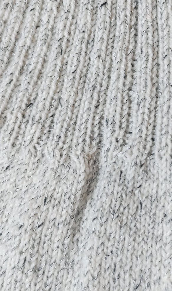 ライトグレー色の腹巻付き毛糸のパンツ 2枚目の画像