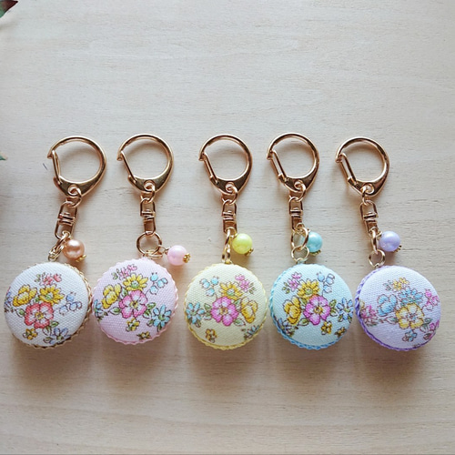 【メール便送料無料対応可】 可愛いうさぎさんとお花柄のキーホルダー その他 ハンドメイド ネームタグ