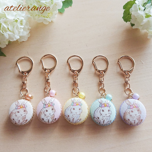 可愛いうさぎさんとお花柄のキーホルダー ハンドメイド その他