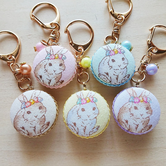 可愛いうさぎさんとお花柄のキーホルダー ハンドメイド その他