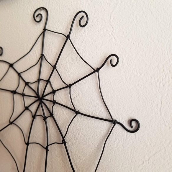 ハロウィン 飾り 【 クモの巣 】 ワイヤーアート 壁飾り 置物 雑貨 ワイヤークラフト ウォールデコ かわいい 1枚目の画像